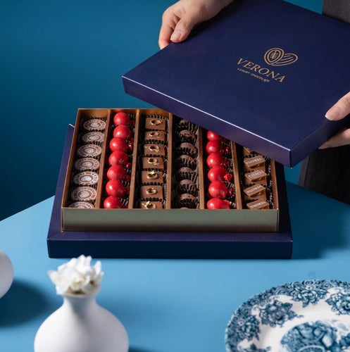 Special occasion mini box with pomegranate sweets (C20)